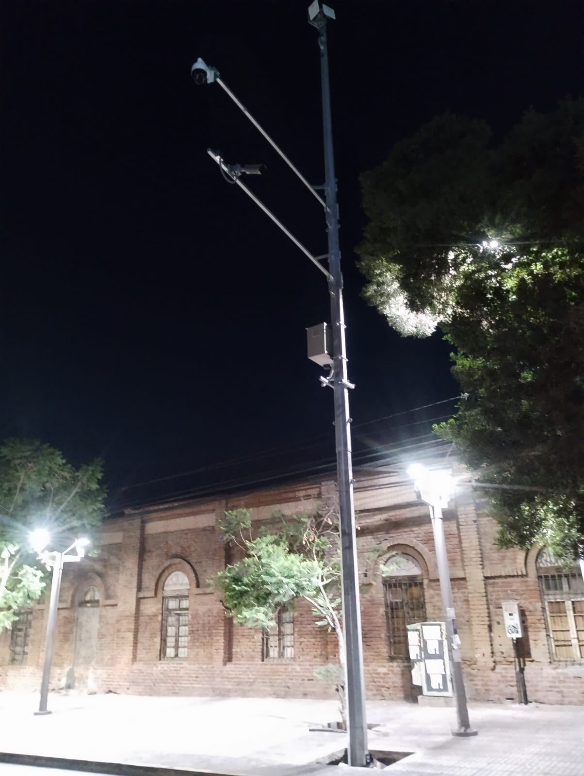 Cámara instalada con camión grúa pluma
